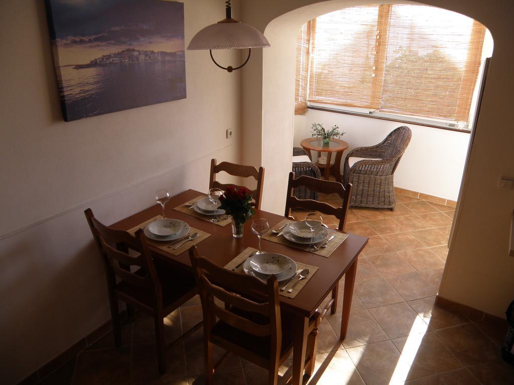 Apartment Amalija Примоштен Экстерьер фото
